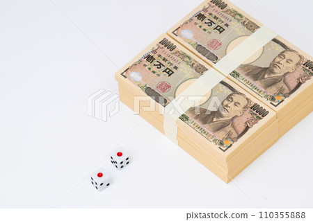 Image of gambling with 10,000 yen banknotes and dice Image of gambling with 10,000 yen banknotes and dice 110355888