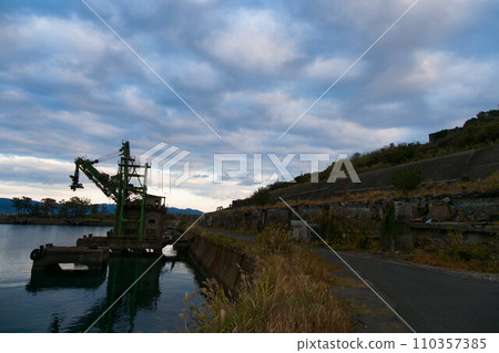 Ikeshima Bay and the abandoned crane 110357385