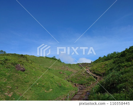 ≪Smartphone shooting≫ Mt. Karamatsudake mountain trail in the morning and clear blue sky. Location: Nagano Prefecture ≪Smartphone shooting≫ Mt. Karamatsudake mountain trail in the morning and clear blue sky. Location: Nagano Prefecture 110358445