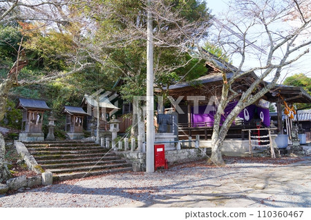 兵庫縣、丹波筱山、春日神社、八幡神社、日吉神社、八坂神社、本宮(境內、深秋) 兵庫縣、丹波筱山、春日神社、八幡神社、日吉神社、八坂神社、本宮(境內、深秋) 110360467