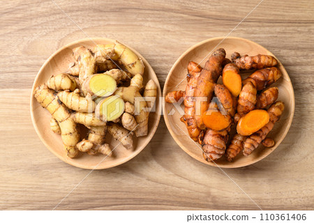 Fresh turmeric white and yellow color, Spice in Asian cuisine 110361406