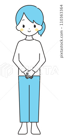 淺藍色 | 微笑並折疊雙手的女人 | 休閒服裝 淺藍色 | 微笑並折疊雙手的女人 | 休閒服裝 110363364