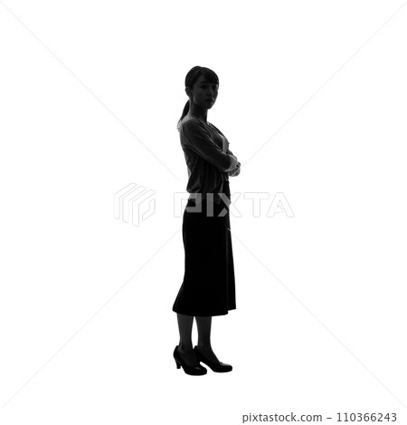 女商人的全身剪影-透明背景照片PNG手工精準剪裁 110366243