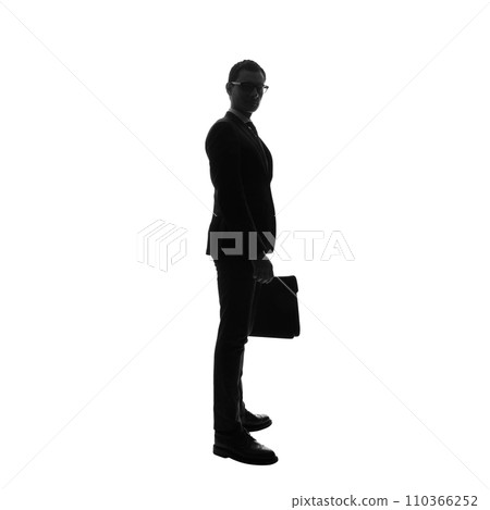 PNG一名商人的全身剪影-手工切割透明背景照片 PNG一名商人的全身剪影-手工切割透明背景照片 110366252