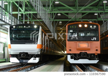 中央線E233系、201系(豐田展示)停在車輛段 中央線E233系、201系(豐田展示)停在車輛段 110367590
