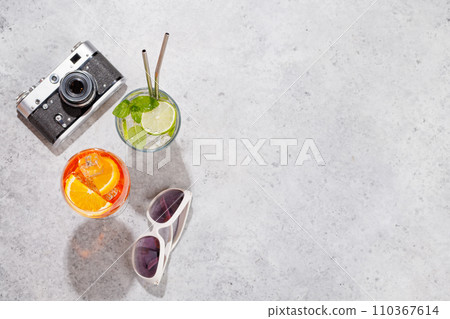 Refreshing cocktails by the pool on a sunny day 110367614