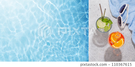 Refreshing cocktails by the pool on a sunny day 110367615
