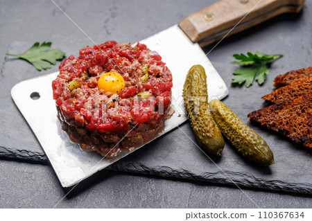 Savory beef tartare and brown bread toasts Savory beef tartare and brown bread toasts 110367634