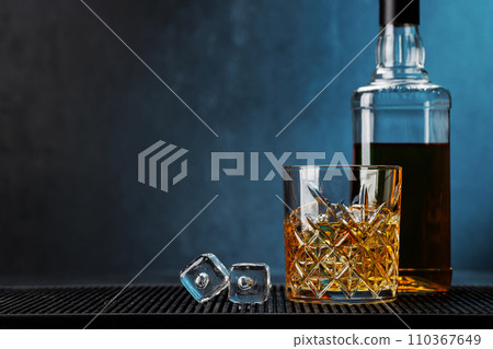 Whiskey with crystal clear ice cubes Whiskey with crystal clear ice cubes 110367649