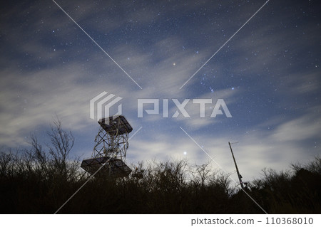 Stars floating in the night sky <Jurigi Plateau> 110368010