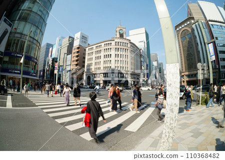 銀座4丁目十字路口 110368482