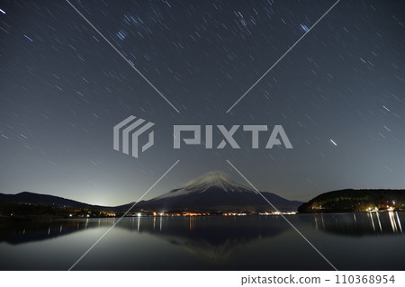 山中湖畔的天文觀測<山中湖> 110368954