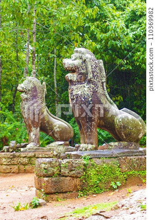 Angkor Wat Sinha (lion) stone statue Angkor Wat Sinha (lion) stone statue 110369982