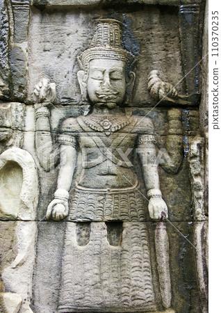 Angkor Wat God statue relief 110370235