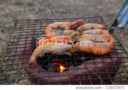 Grilled river prawns on a charcoal grill. 110373071
