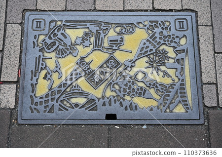 Manhole cover in Kobe City, Hyogo Prefecture Manhole cover in Kobe City, Hyogo Prefecture 110373636