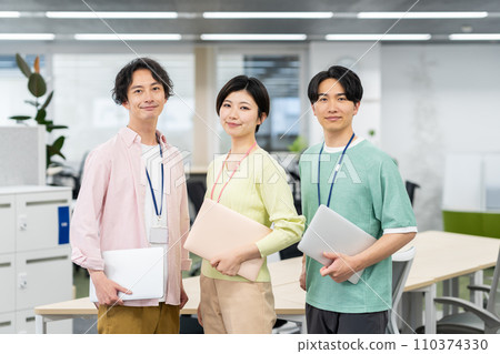 Young engineer in the office 110374330