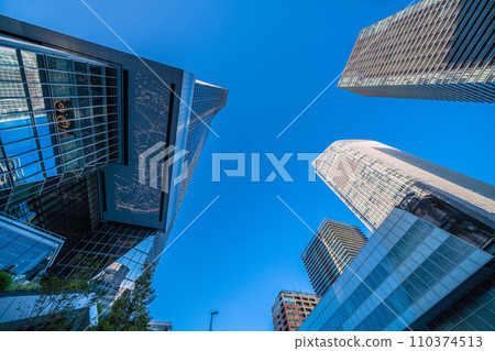 日本東京城市景觀虎之門之丘站塔與今天開放的建築 = 2020 年 10 月 6 日 110374513