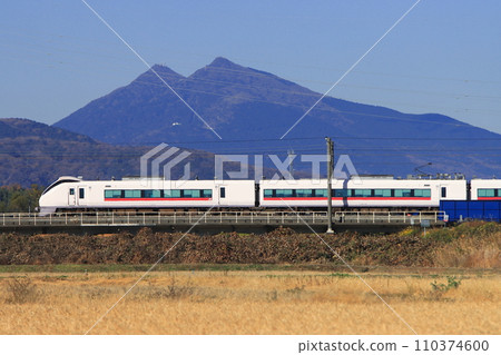 以筑波山晴空為背景行駛的E657系列列車_2023年12月2日拍攝 以筑波山晴空為背景行駛的E657系列列車_2023年12月2日拍攝 110374600