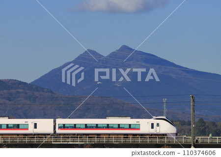 以筑波山晴空為背景行駛的E657系列列車_2023年12月2日拍攝 110374606