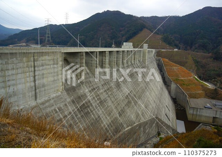 加瀨川水壩的堤壩 加瀨川水壩的堤壩 110375273