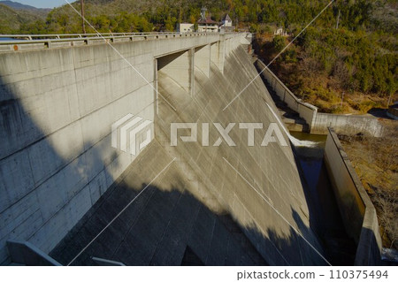 八都地川水壩的堤防 八都地川水壩的堤防 110375494