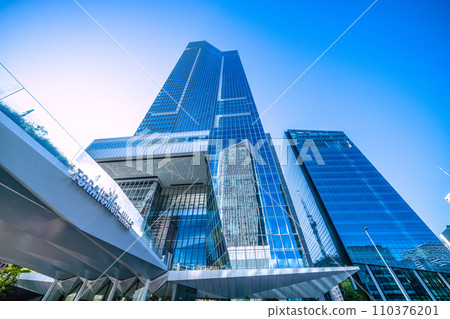 Tokyo cityscape in Japan View of the Toranomon Hills Station Tower and buildings that opened today = October 6, 2020 110376201