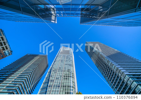 日本東京城市景觀虎之門之丘站塔前的建築景觀,今日開放 = 2020 年 10 月 6 日 日本東京城市景觀虎之門之丘站塔前的建築景觀,今日開放 = 2020 年 10 月 6 日 110376894