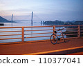 黎明時分騎自行車多多拉大橋 110377041