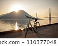 自行車在早晨的陽光下染色 110377048