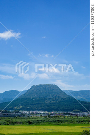 龜須盆地稻田和山。 110377808