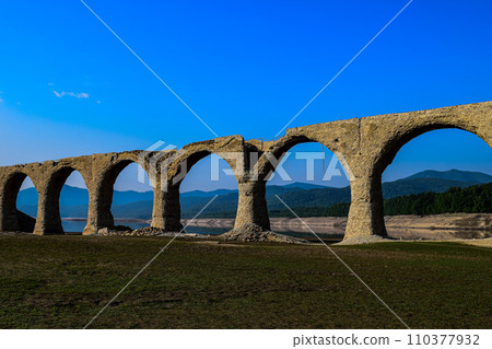 Taushubetsu River Bridge (former JNR Shihoro Line railway track), arch bridge, Shihoro-cho, Kato-gun, Hokkaido, clear weather, September 2016 110377932
