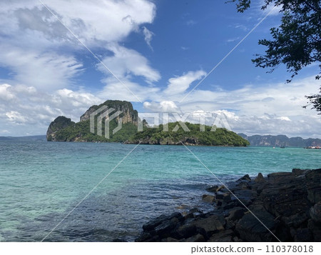 從南部島嶼海岸看到的翠綠大海 從南部島嶼海岸看到的翠綠大海 110378018