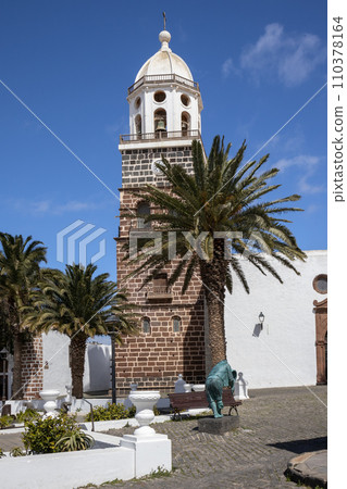 Streets and church tower, Teguise, Lanzarote 110378164