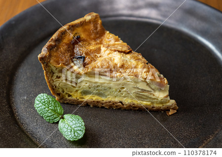 Broccoli and bacon quiche on a black plate 110378174