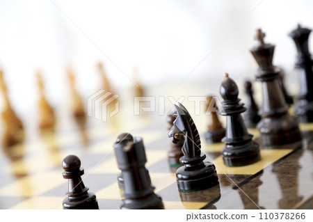 國際象棋棋盤和棋子的圖像剪切 國際象棋棋盤和棋子的圖像剪切 110378266
