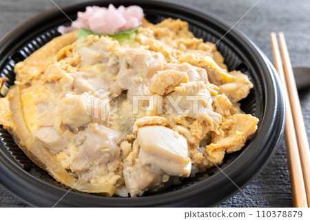 美味的親子丼便當 美味的親子丼便當 110378879