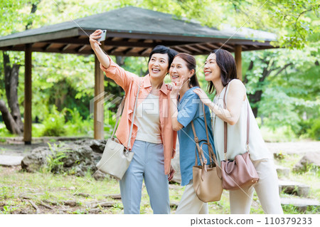 中年婦女自拍 女孩旅行形象 110379233