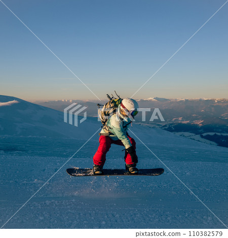 Young woman on the snowboard 110382579
