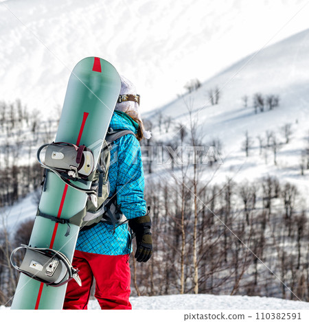 Young woman on the snowboard 110382591
