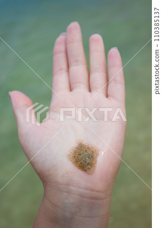 Flounder cub in the female hands - underwater world, food 110385137