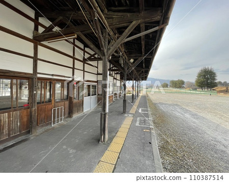 Matsushiro Station platform of the Nagano Electric Railway Yashiro Line, which has become an abandoned line and station Matsushiro Station platform of the Nagano Electric Railway Yashiro Line, which has become an abandoned line and station 110387514