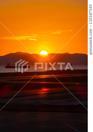 Sunset seen from Kobe Airport 110387585