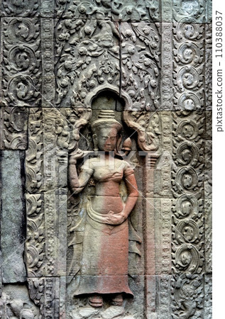 Angkor Wat dancer relief 110388037