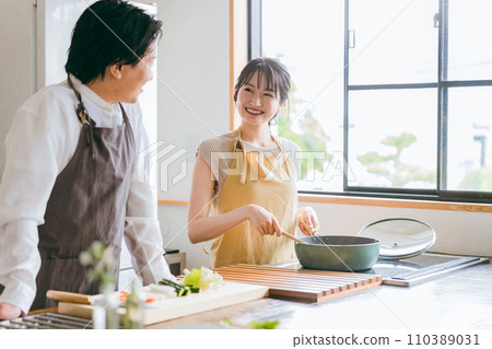Couple, couple, man and woman, housewife, wife cooking in the kitchen Couple, couple, man and woman, housewife, wife cooking in the kitchen 110389031