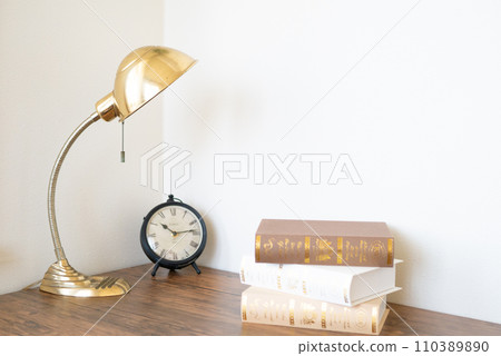 Scene with a stylish and retro table clock and desk light [Interior image] 110389890