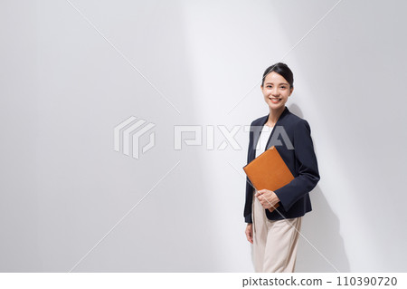 Businesswoman holding a file 110390720