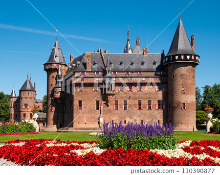 Summer landscape with a view of the ancient Castle De Haar Summer landscape with a view of the ancient Castle De Haar 110390877