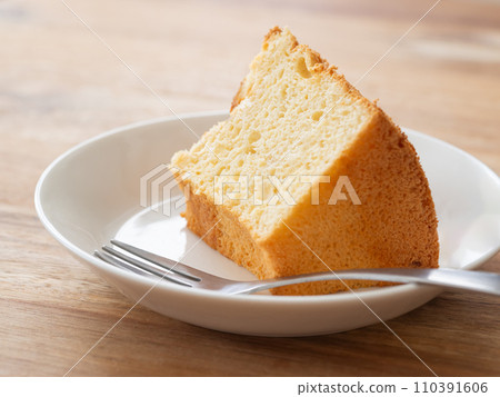 chiffon cake  110391606