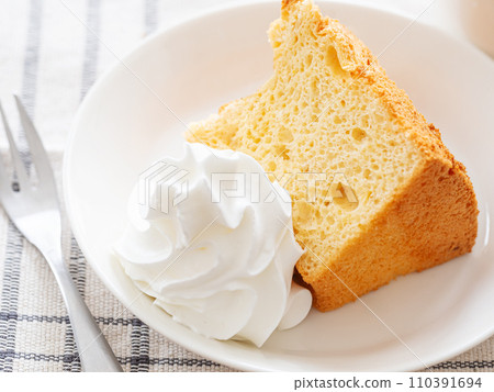 Chiffon cake with cream 110391694
